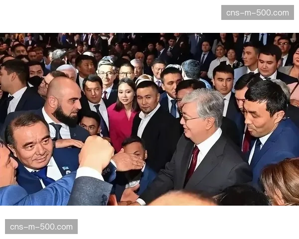 哈萨克斯坦总统托卡耶夫现场观看亚锦赛,为获奖本国运动员颁奖 哈萨克斯坦总统托卡耶夫现场观看亚锦赛,为获奖本国运动员颁奖