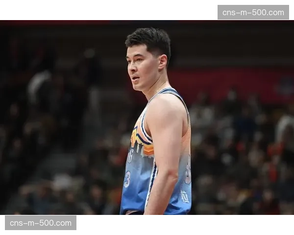 阿不都沙拉木赛后独自加练投篮，神情专注