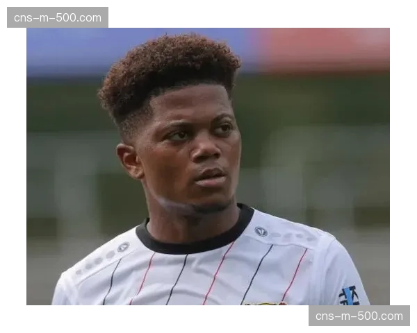 转会动态：英国媒体称，阿斯顿维拉有意在今夏引进雷恩前锋卡利穆恩多